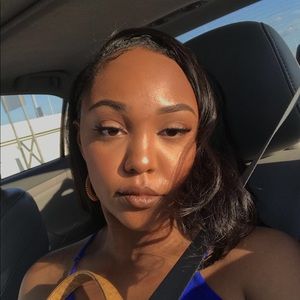 Meet your Posher, Alexis